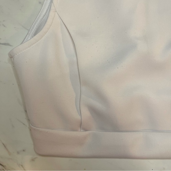Cut Out Belt Back White Crop Top - Picture 4 of 8